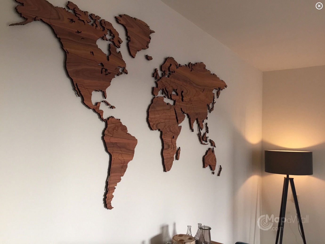 Wereldkaart van hout met de nieuwe palisander